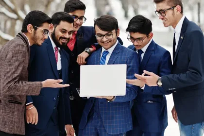 AajkiTajiKhabar com Business