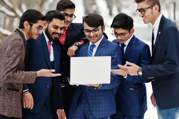 AajkiTajiKhabar com Business